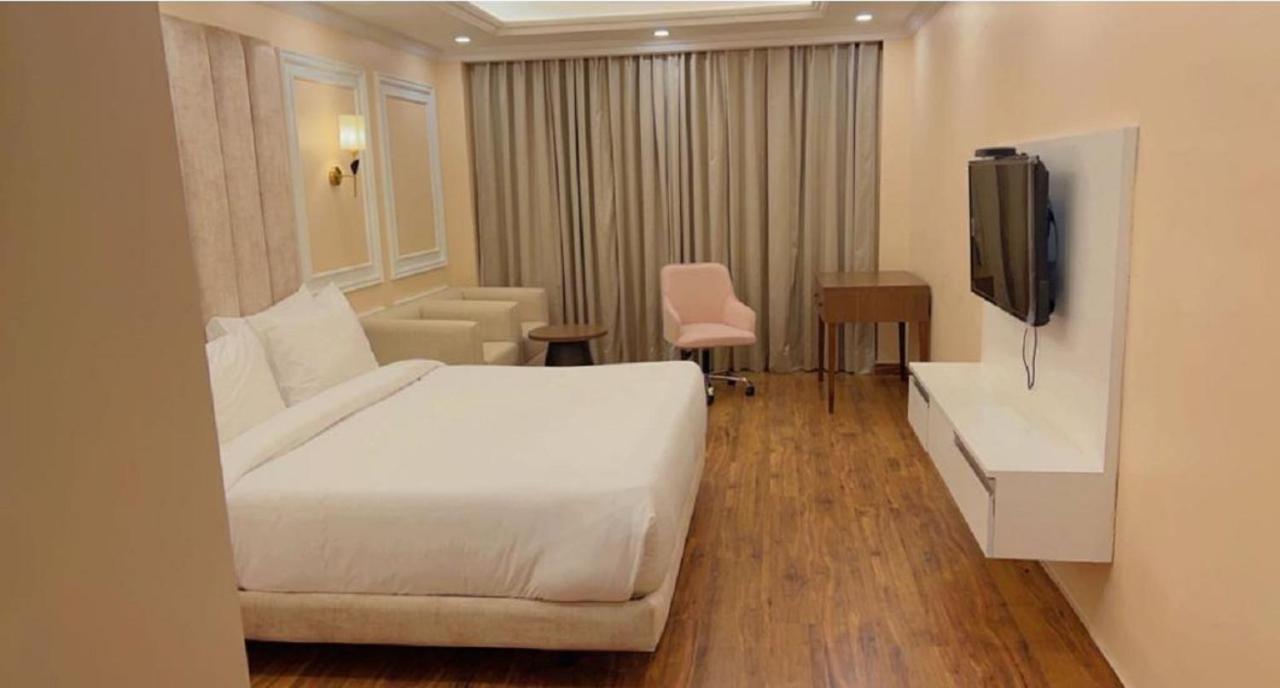 Claret Inn & Suite 戴尔豪斯 外观 照片